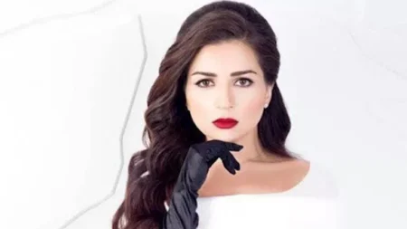 مي عز الدين بإطلالة كاجوال أنيقة.. ما سر اللوك؟