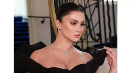 بالأحمر الناري.. هدى الإتربي بإطلالة جريئة