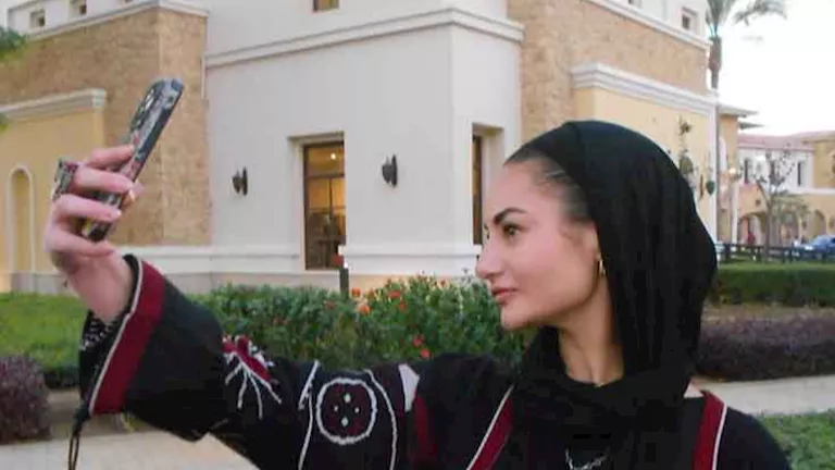 حذفت صورها القديمة.. الفنانة ملك حسن ترتدي الحجاب حذفت صورها القديمة.. الفنانة ملك حسن ترتدي الحجاب