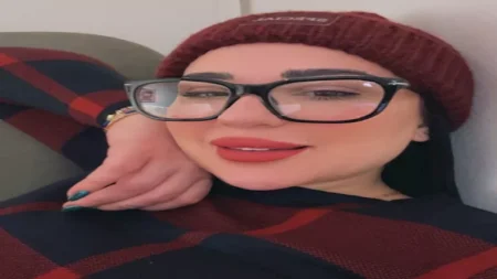 أسما شريف منير بإطلالات شتوية مختلفة في أحدث صورها