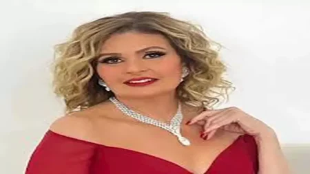 رقي وأنوثة.. يسرا تلفت الأنظار بإطلالة كلاسيكية
