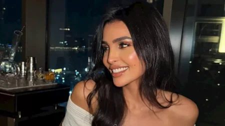 فستان جذاب ومكياج هادئ.. ليلى حسين بإطلالة أنيقة