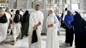 بالصور| رانيا منصور تؤدي مناسك العمرة.. والجمهور: "قمر بالحجاب"