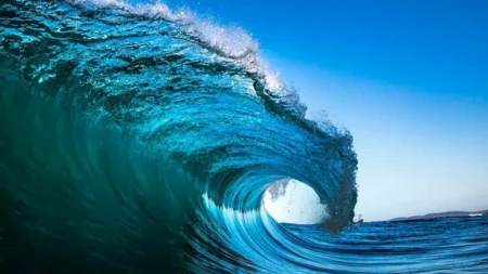 تسونامي من الفضاء.. قمر صناعي يكشف تفصيليا عن سلوك غير متوقع "صور"