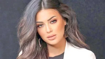 ميرنا نور الدين بإطلالة مميزة.. لماذا اختارت الجاكيت الجلد؟