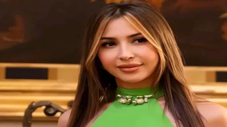 فستان جذاب ولامع.. جنات تتألق بإطلالة أنيقة