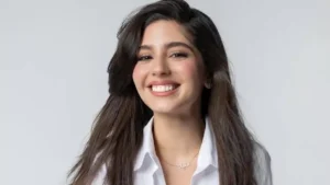 "سحر اللون الأسود".. 8 صور ومعلومات عن إطلالة مايان السيد