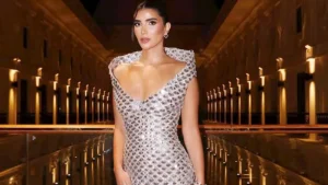 ريم سامي تستعرض فستانها بافتتاح البحر الأحمر والجمهور يعلق (صور)