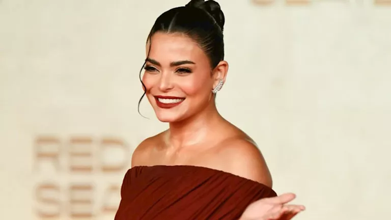 أحدث جلسة تصوير جريئة لأسماء جلال في مهرجان البحر الأحمر أحدث جلسة تصوير جريئة لأسماء جلال في مهرجان البحر الأحمر