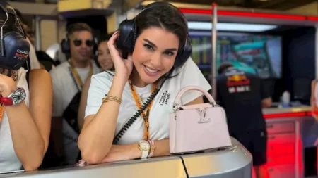جلسة تصوير جديدة لـ ياسمين صبري بجوار حلبة سباق الفورمولا 1 جلسة تصوير جديدة لـ ياسمين صبري بجوار حلبة سباق الفورمولا 1