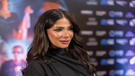 منى زكي تشاهد عرض نافورة دبي على أنغام أغنيات أم كلثوم احتفالًا بـ فيلم الست منى زكي تشاهد عرض نافورة دبي على أنغام أغنيات أم كلثوم احتفالًا بـ فيلم الست