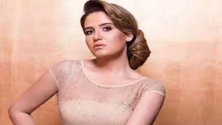 "الأسود يليق بها".. هكذا نسقت هنا شيحة إطلالتها في ختام مهرجان قرطاج