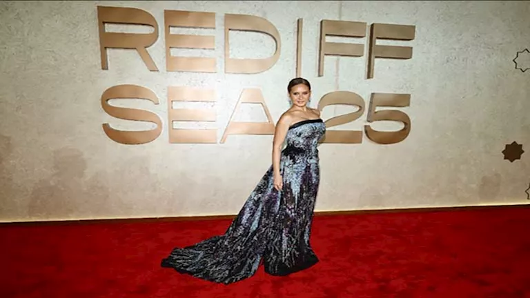 بالصور| نيللي كريم تتألق على السجادة الحمراء لـ"القصص" بمهرجان البحر الأحمر السينمائي بالصور| نيللي كريم تتألق على السجادة الحمراء لـ"القصص" بمهرجان البحر الأحمر السينمائي