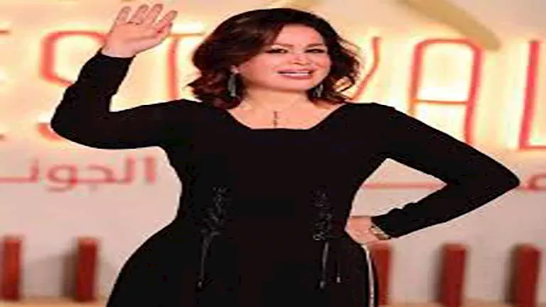 أناقة واحتشام.. إلهام شاهين تخطف الأنظار بإطلالتها أناقة واحتشام.. إلهام شاهين تخطف الأنظار بإطلالتها