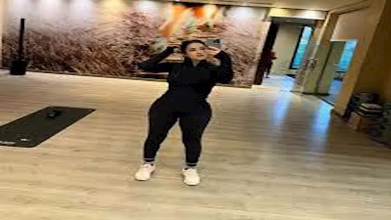 دعاء حكم بإطلالة رياضية أنيقة.. كيف نسقتها؟ دعاء حكم بإطلالة رياضية أنيقة.. كيف نسقتها؟