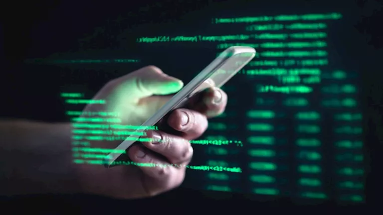 تنظيم الاتصالات يحذر المواطنين من محاولات اختراق تستغل ثغرات جديدة على الهواتف المحمولة تنظيم الاتصالات يحذر المواطنين من محاولات اختراق تستغل ثغرات جديدة على الهواتف المحمولة