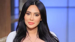 أناقة ورقي.. مي القاضي بلوك جذاب