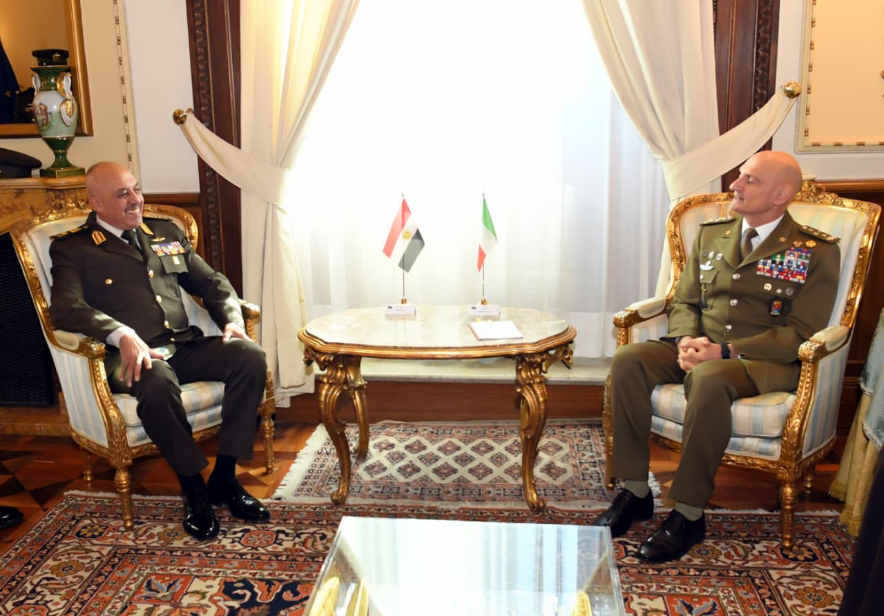 الفريق أحمد خليفة رئيس أركان حرب القوات المسلحة يعود إلى أرض الوطن بعد انتهاء زيارته الرسمية لدولة إيطاليا.. شاهد 9 الفريق أحمد خليفة رئيس أركان حرب القوات المسلحة يعود إلى أرض الوطن بعد انتهاء زيارته الرسمية لدولة إيطاليا.. شاهد