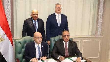 وزيرا الكهرباء والبترول يشهدان توقيع بروتوكول تعاون بين الهيئة العامة للبترول و"المواد النووية" وزيرا الكهرباء والبترول يشهدان توقيع بروتوكول تعاون بين الهيئة العامة للبترول و"المواد النووية"