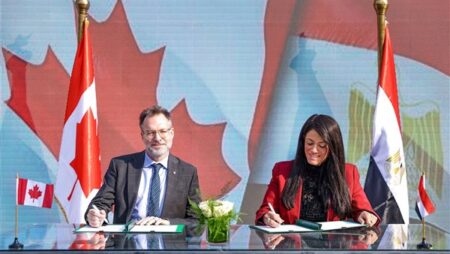 وزيرة التخطيط والسفير الكندي في مصر يوقّعان 3 مشروعات جديدة