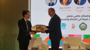 رئيس "التنمية الحضرية" يستعرض التجربة المصرية في تطوير المناطق غير الآمنة.. صور