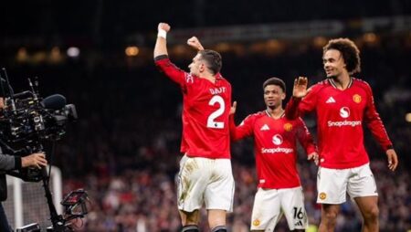 مانشستر يونايتد يتعادل مع وست هام ويستمر في نزيف النقاط