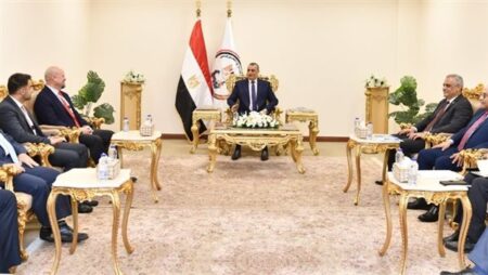 إيديكس 2025.. وزير الإنتاج الحربي يبحث شراكات جديدة مع “نورثروب جرومان” الأمريكية و”هيلينك” اليونانية إيديكس 2025.. وزير الإنتاج الحربي يبحث شراكات جديدة مع "نورثروب جرومان" الأمريكية و"هيلينك" اليونانية