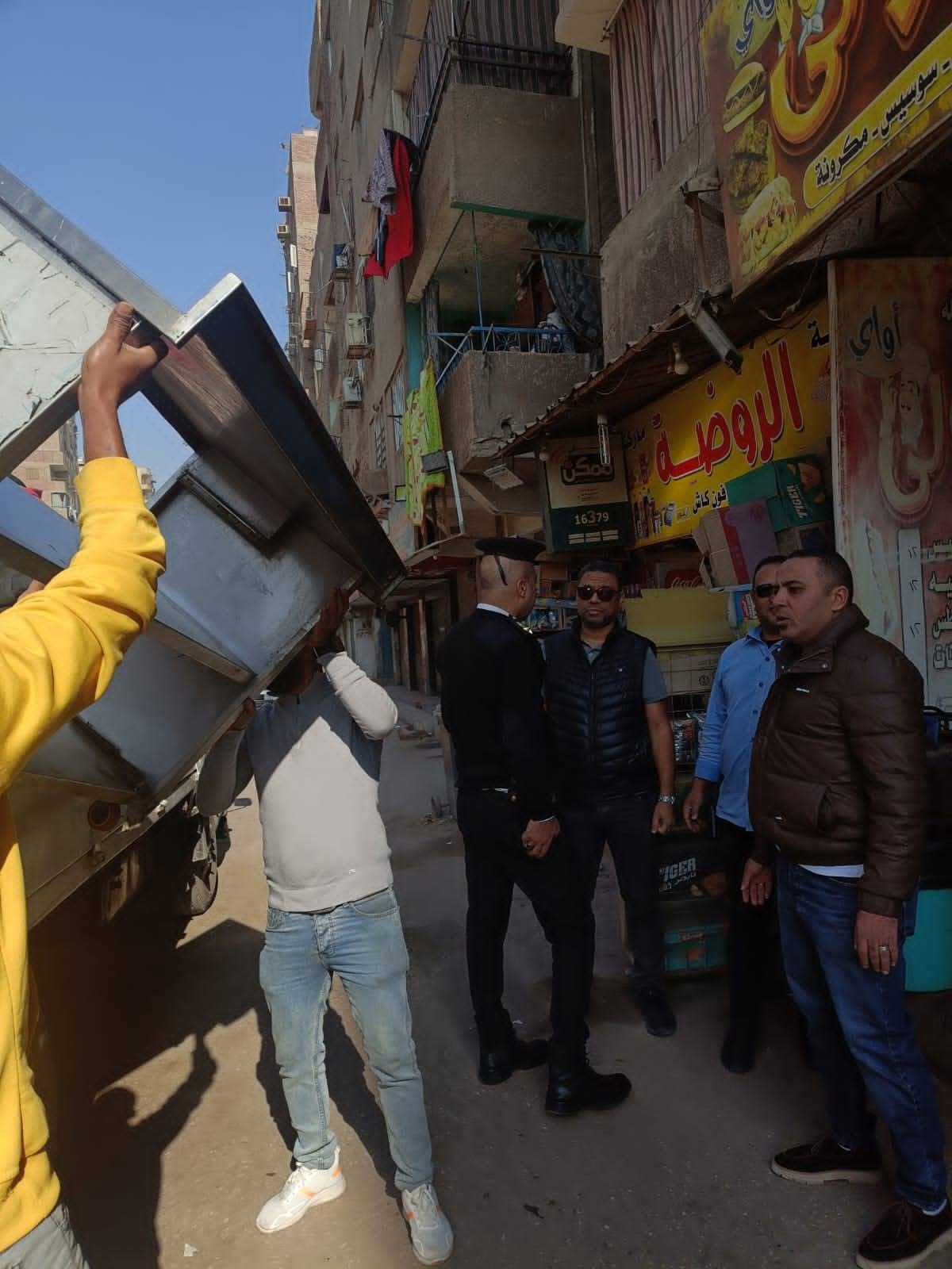 الجيزة تنفّذ حملة مكبرة بعثمان محرم لإزالة الإشغالات وإعادة الانضباط إلى الشارع