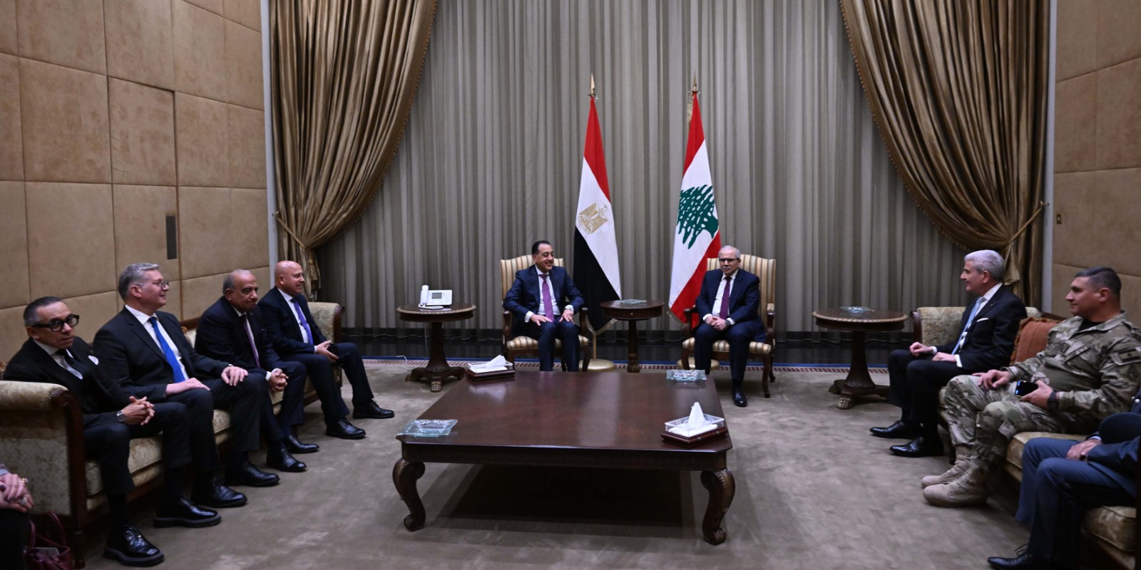 رئيس الوزراء اللبناني يستقبل "مدبولي" بمطار رفيق الحريري الدولي.. صور 3 رئيس الوزراء اللبناني يستقبل "مدبولي" بمطار رفيق الحريري الدولي.. صور