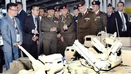 على هامش (إيديكس 2025).. وزير الدفاع ورئيس الأركان يعقدان لقاءات ثنائية مع بعض الوفود