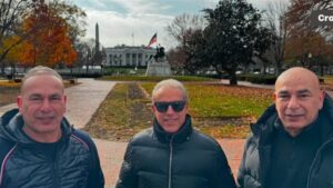 الدرندلي وحسام وإبراهيم حسن أمام البيت الأبيض قبل سحب قرعة كأس العالم بأمريكا