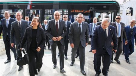 وزير قطاع الأعمال العام يشهد تسليم الدفعة الأولى من ميني باص “نصر ستار” وزير قطاع الأعمال العام يشهد تسليم الدفعة الأولى من ميني باص "نصر ستار"