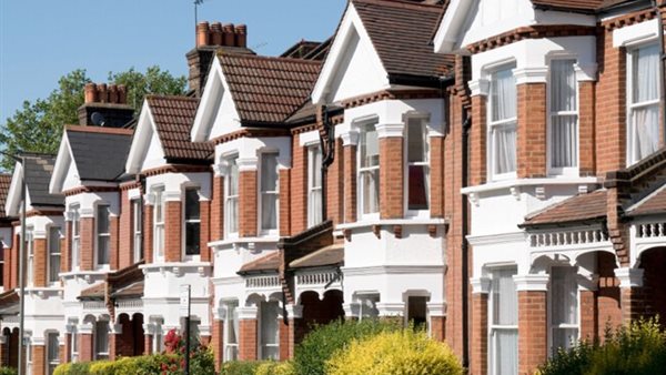 أسعار العقارات في المملكة المتحدة تتراجع مجددًا خلال الشهر الأخير أسعار العقارات في المملكة المتحدة تتراجع مجددًا خلال الشهر الأخير