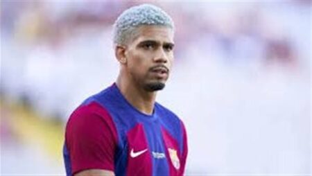 قرار مفاجئ.. برشلونة يوافق على طلب أراوخو بالابتعاد عن الملاعب