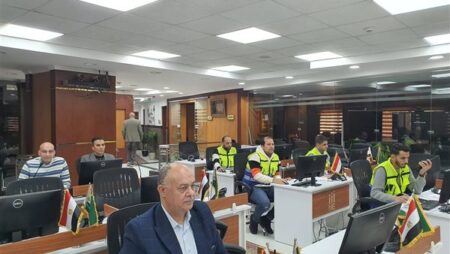 سكرتير عام الجيزة يتابع جهود رفع الإشغالات وكفاءة النظاقة من داخل مركز السيطرة سكرتير عام الجيزة يتابع جهود رفع الإشغالات وكفاءة النظاقة من داخل مركز السيطرة