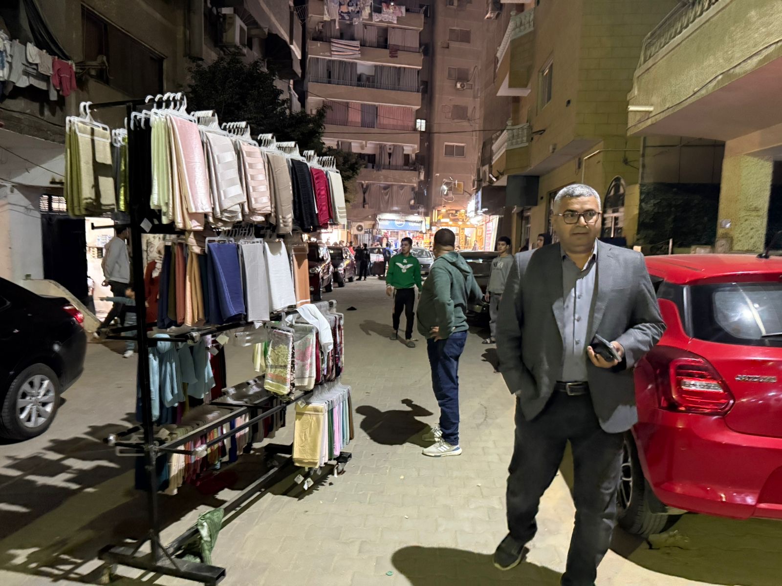 شن حملات ليلية مكثفة لرفع الإشغالات بحي الطالبية.. صور