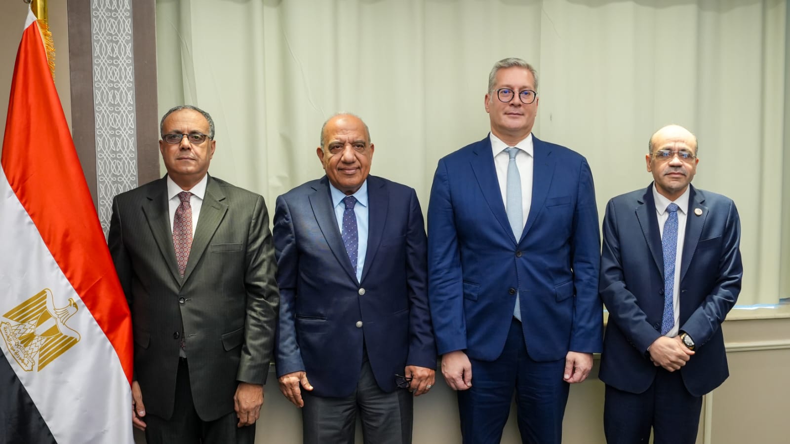 “الكهرباء” و“البترول” توقعان بروتوكول تعاون لمعالجة المخلفات وتعظيم الاستفادة من الخامات الأرضية