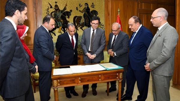 وزير الخارجية يتسلم وثائق ومستندات وخرائط تاريخية من دار الكتب بعد ترميمها