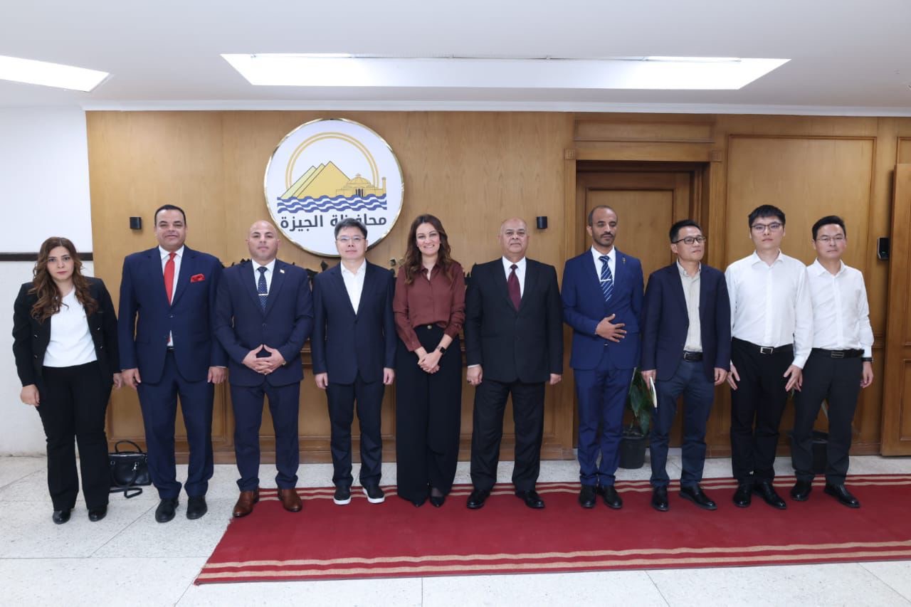وفد صيني رفيع المستوى يبحث مع نائب محافظ الجيزة فرص التعاون الاقتصادي 2 وفد صيني رفيع المستوى يبحث مع نائب محافظ الجيزة فرص التعاون الاقتصادي
