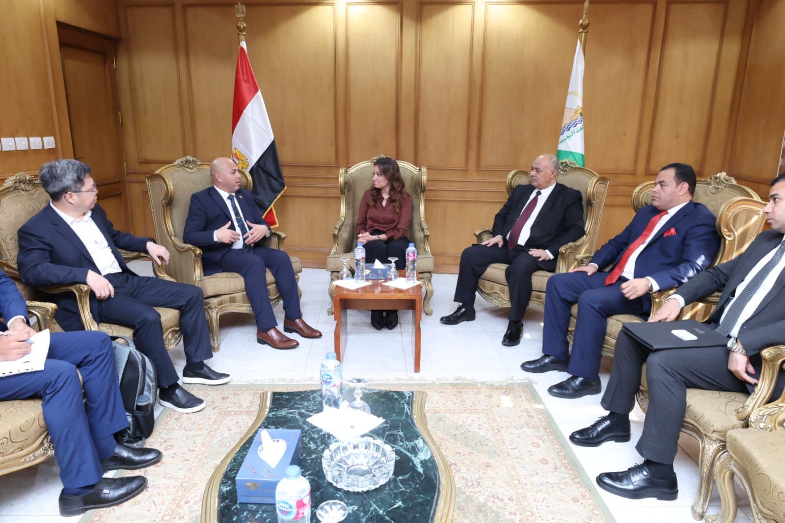وفد صيني رفيع المستوى يبحث مع نائب محافظ الجيزة فرص التعاون الاقتصادي 3 وفد صيني رفيع المستوى يبحث مع نائب محافظ الجيزة فرص التعاون الاقتصادي