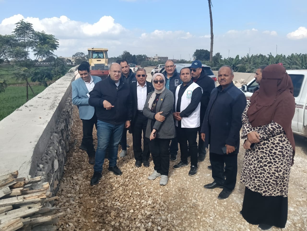 نائب محافظ الجيزة يتابع ميدانيًا نسب تنفيذ أعمال الخطة الاستثمارية للرصف بطريق ترعة الزمر