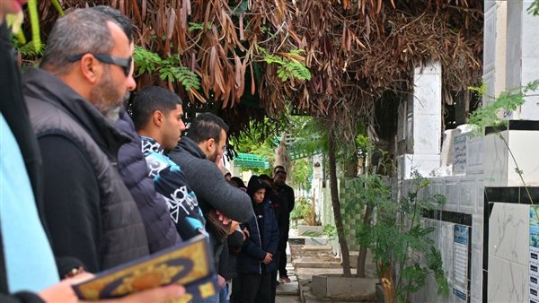 سباحو الزهور يزورون قبر زميلهم يوسف في بورسعيد سباحو الزهور يزورون قبر زميلهم يوسف في بورسعيد