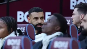 سلوت يتحدث عن جلوس صلاح على مقاعد البدلاء