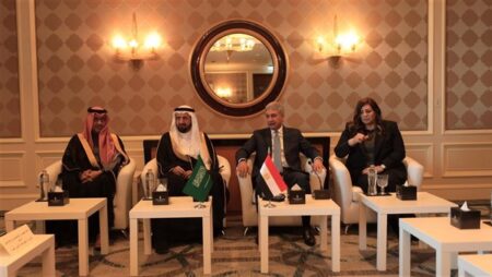 مصر والسعودية تتفقان على لجنة مشتركة لتعزيز تنظيم رحلات الحج والعمرة وتطوير الخدمات