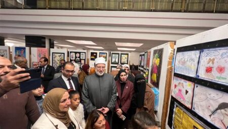 وكيل الأزهر ومفتي الجمهورية يفتتحان معرضا للأعمال الفنية للأشخاص ذوي الإعاقة