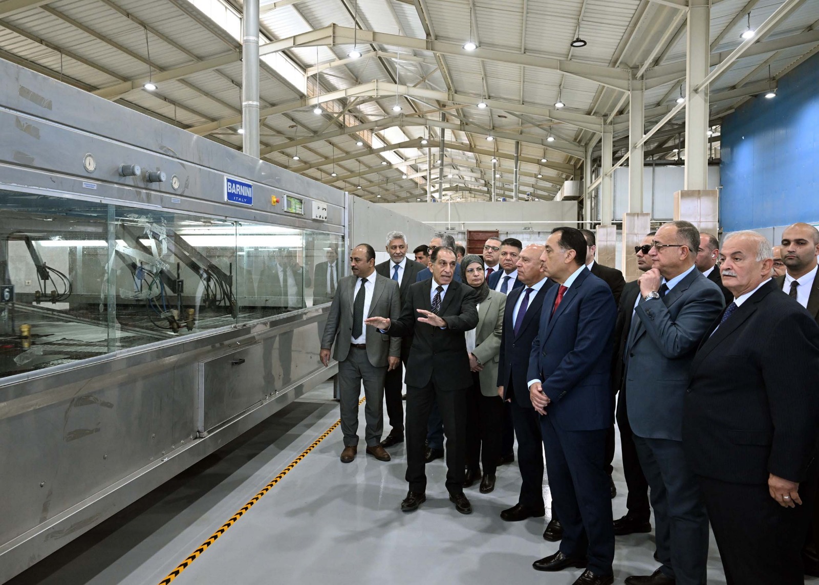 مدبولي يتفقد مشروع رفع كفاءة وتأهيل مركز تكنولوجيا دباغة الجلود بالروبيكي.. صور