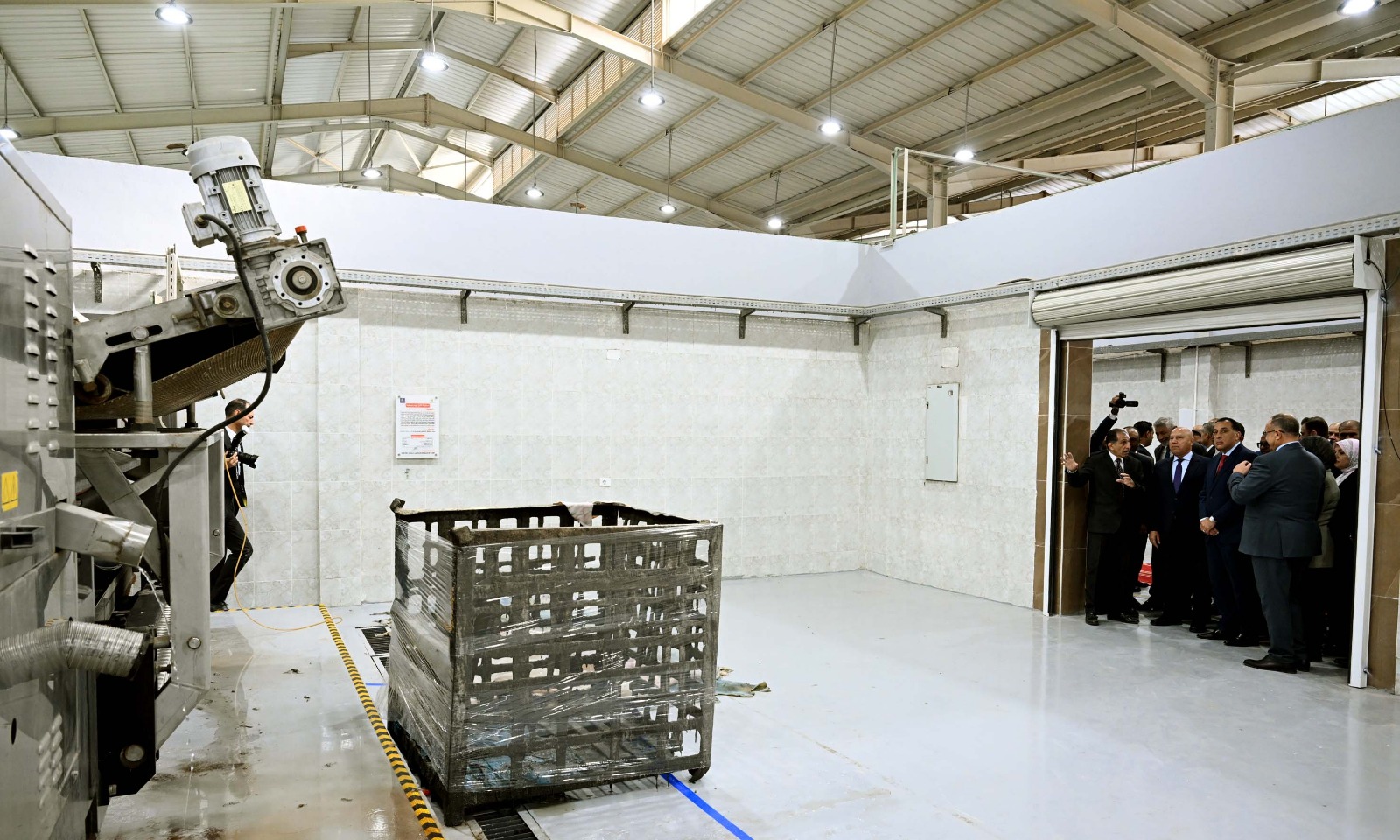 مدبولي يتفقد مشروع رفع كفاءة وتأهيل مركز تكنولوجيا دباغة الجلود بالروبيكي.. صور