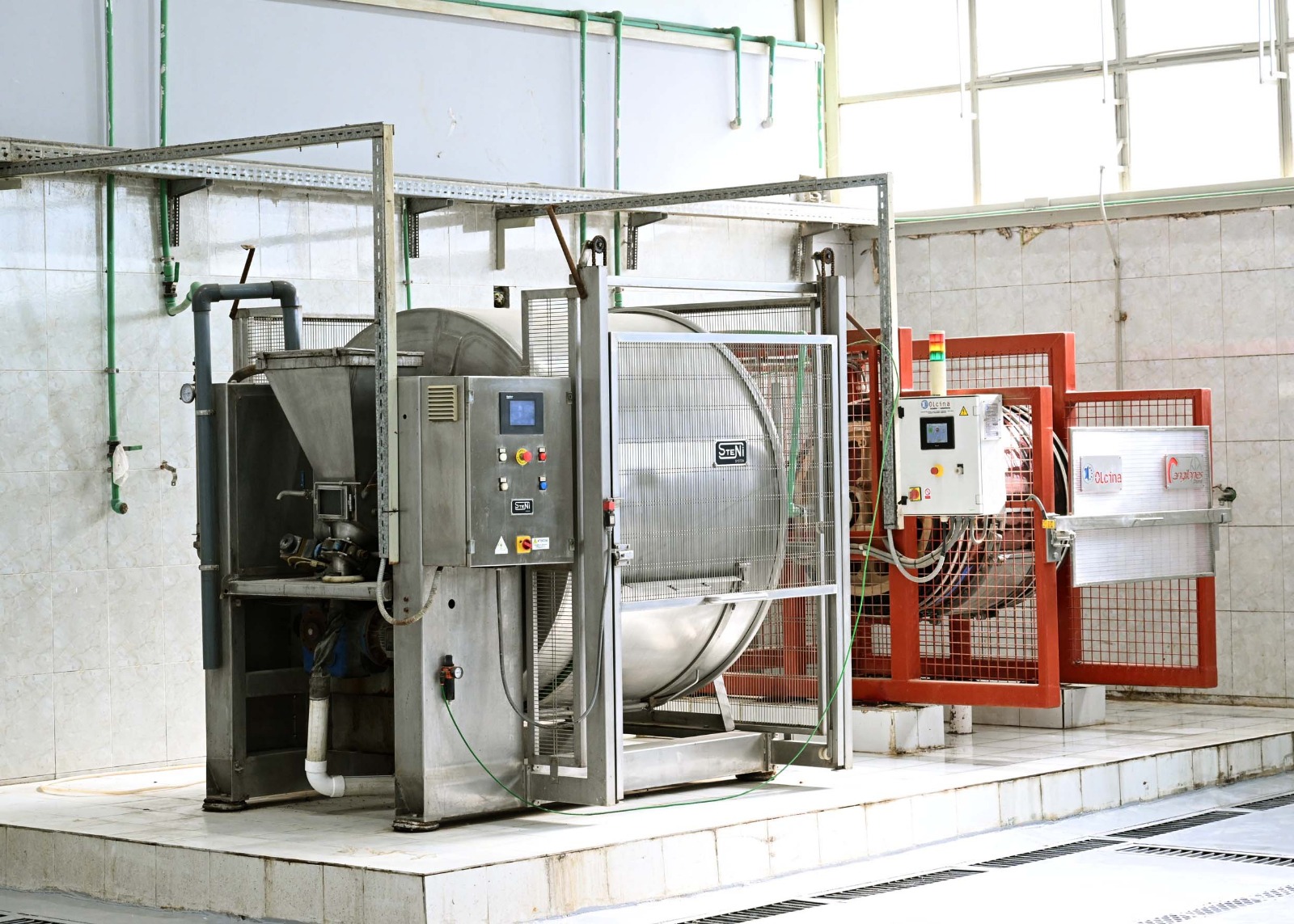 مدبولي يتفقد مشروع رفع كفاءة وتأهيل مركز تكنولوجيا دباغة الجلود بالروبيكي.. صور