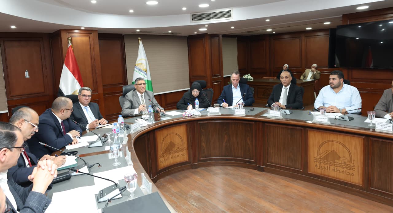 محافظ الجيزة يترأس اجتماعًا لمتابعة تطوير حدائق الأهرام وتحسين الخدمات المقدمة للمواطنين