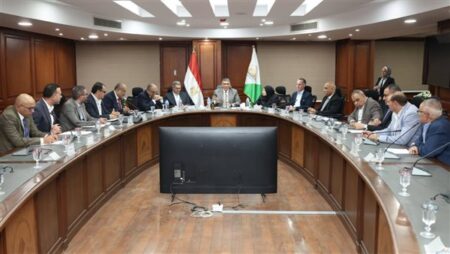 محافظ الجيزة يترأس اجتماعًا لمتابعة تطوير حدائق الأهرام وتحسين الخدمات المقدمة للمواطنين